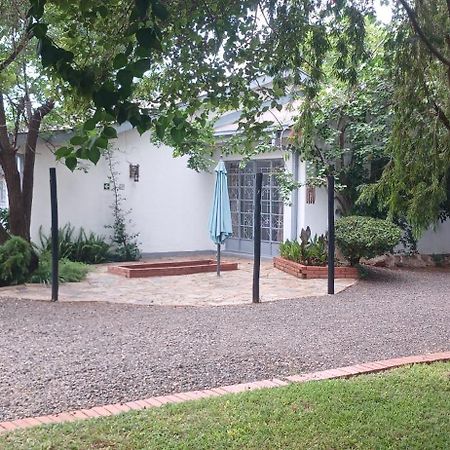 Driftwood Boutique Bed And Breakfast Lobatse Buitenkant foto