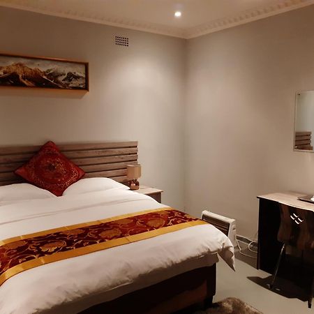 Driftwood Boutique Bed And Breakfast Lobatse Buitenkant foto